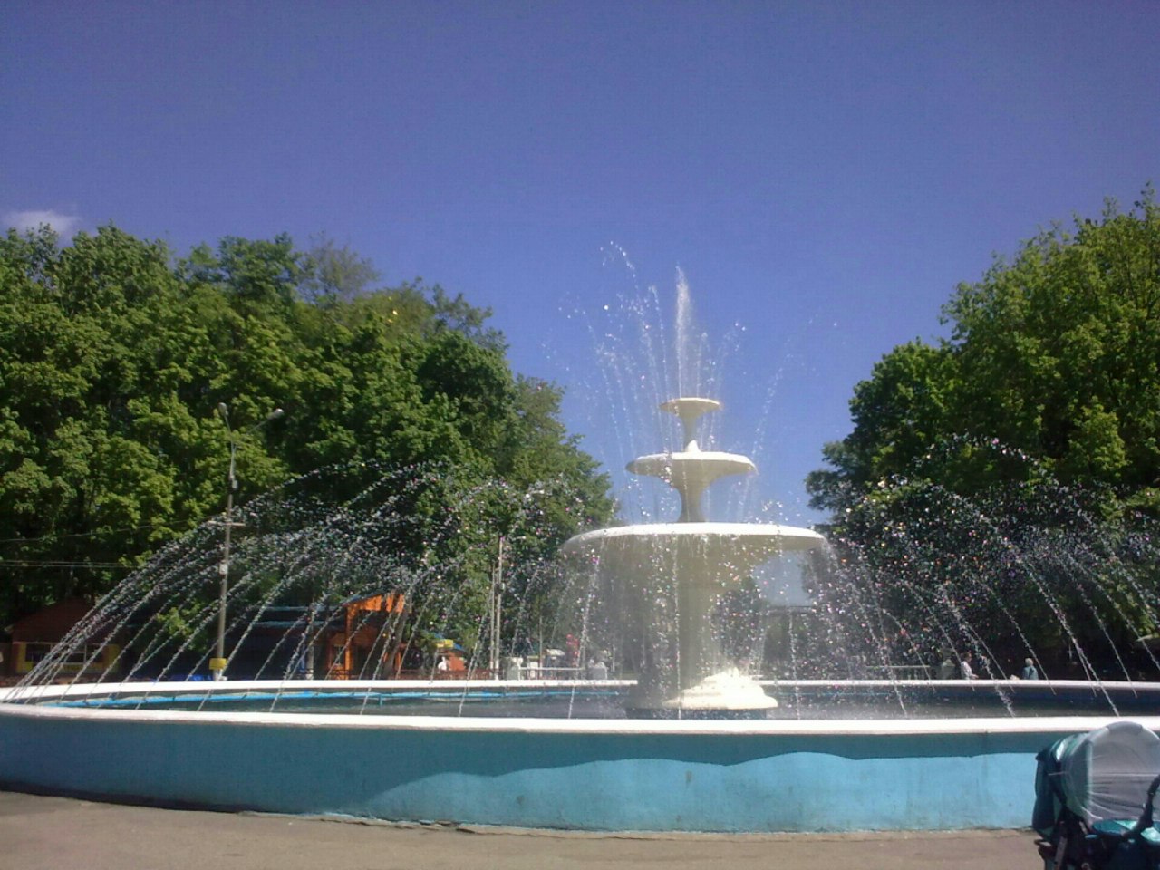 Нарисовать фонтан в парке
